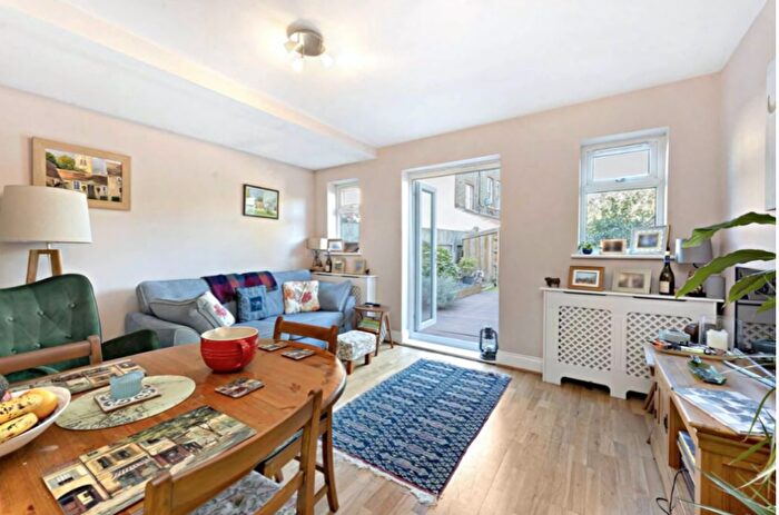 2 Bedroom Flat To Rent In Fairmile Avenue, London, SW16