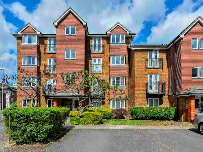 1 Bedroom Flat To Rent In Jemmett Close - Kingston, KT2