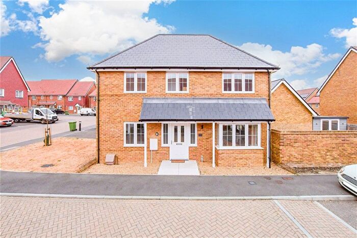 3 Bedroom Detached House For Sale In Lasius Drive, Coxheath, Kent, ME17