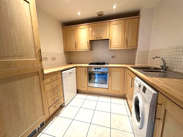 2 Bedroom Flat To Rent In Saxon Court, Ashford, TN23