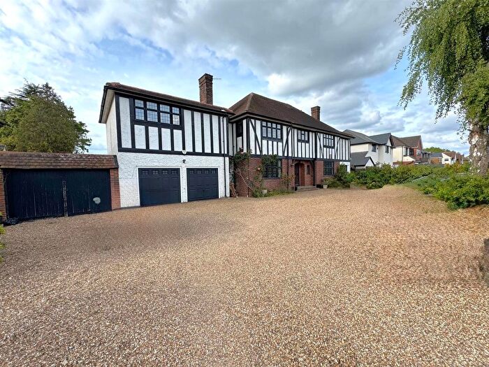 6 Bedroom Detached House For Sale In The Poynings, Iver, SL0