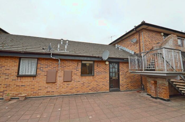 1 Bedroom Flat To Rent In Linden Drive, Liss, GU33