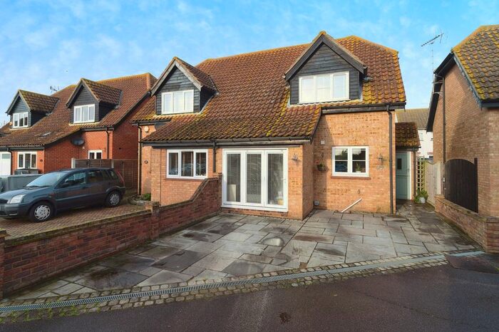 2 Bedroom Semi-Detached House For Sale In Ash Tree Court, Rochford, SS4