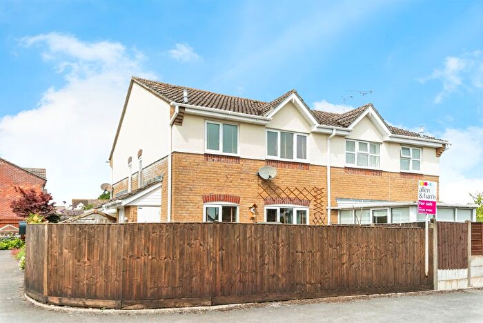 1 Bedroom Terraced House For Sale In Victoria Drive, Lyneham, Chippenham, SN15