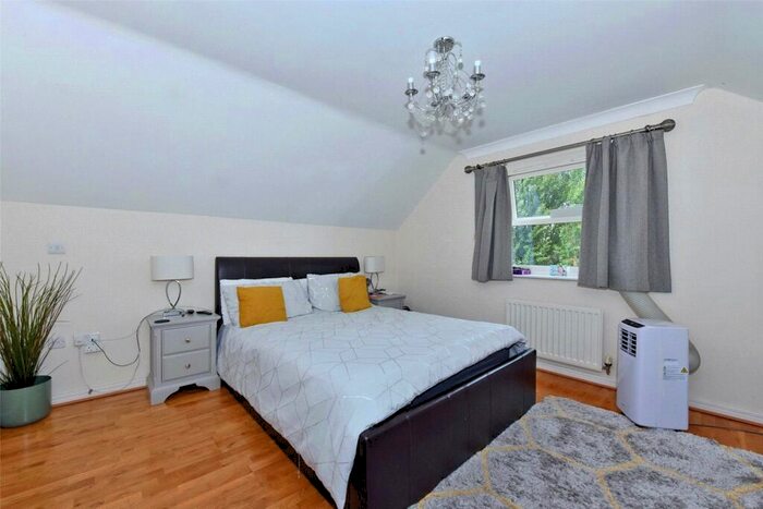 5 Bedroom Link Detached House For Sale In Pendenza, Cobham, Surrey, KT11