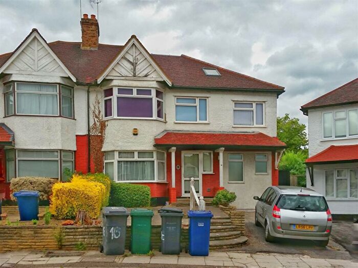 5 Bedroom Semi-Detached House To Rent In Glebe Crescent, Hendon, London, NW4