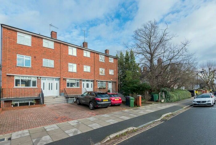 4 Bedroom Town House To Rent In Harley Road, London, NW3