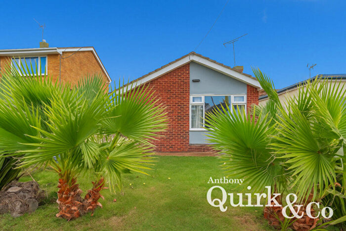 1 Bedroom Detached Bungalow For Sale In Aalten Avenue, Canvey Island, Essex, SS8