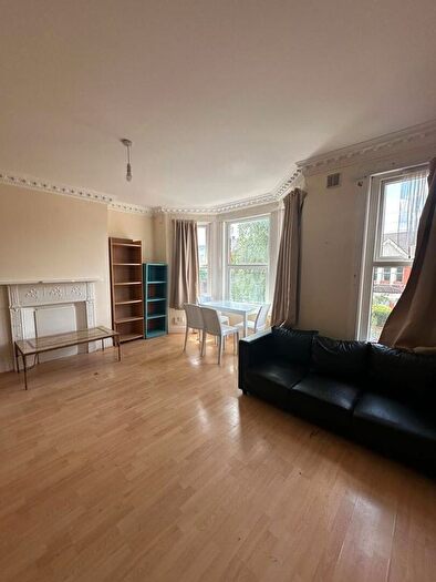 2 Bedroom Flat To Rent In Bosworth Road, London, N11