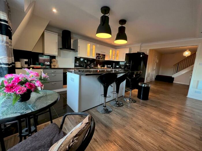 3 Bedroom Apartment To Rent In City Central, Leeds, West Yorkshire, LS1