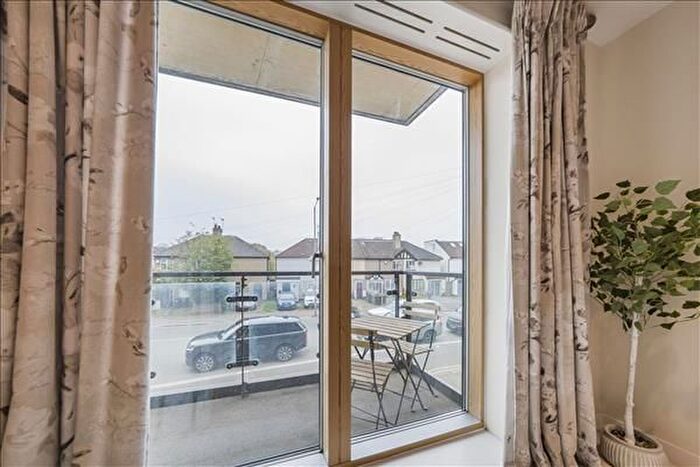 1 Bedroom Flat For Sale In Bassett House, Wimbledon, SW19