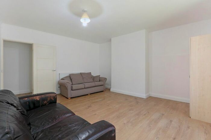 4 Bedroom Flat To Rent In Paulet Road, London, SE5