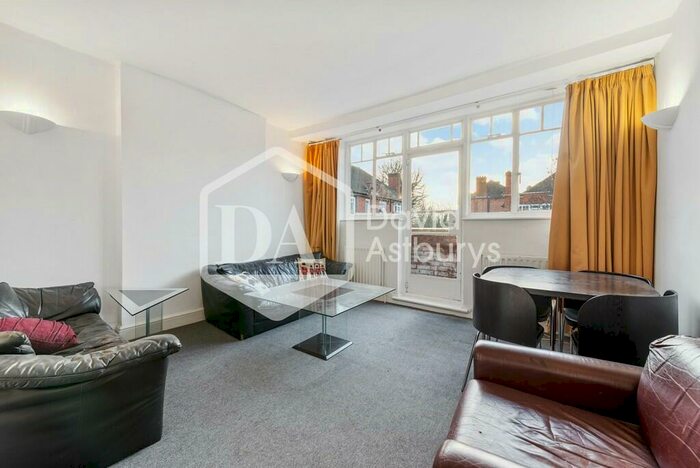 3 Bedroom Apartment To Rent In Haslemere Road, Crouch End, London, N8