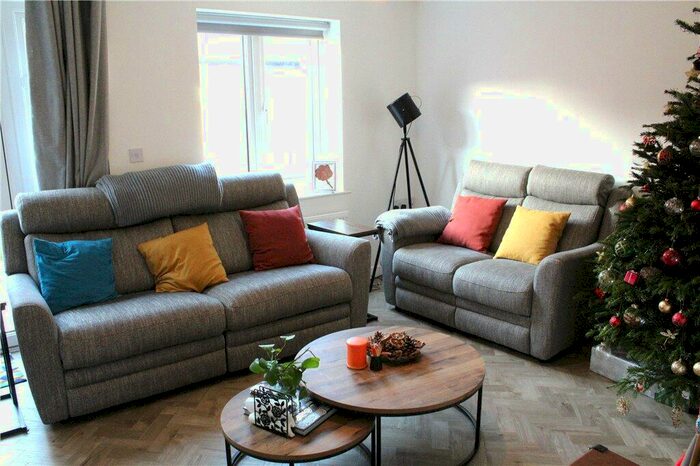 3 Bedroom Semi-Detached House For Sale In Roman Way, Cubbington, Leamington Spa, CV32