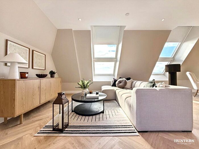 2 Bedroom Flat For Sale In Wellington Road, Dewsbury, WF13