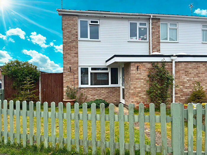 3 Bedroom Semi-Detached House For Sale In Sutton Road, Speen, Newbury, RG14