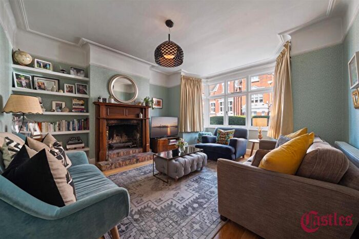 4 Bedroom Terraced House For Sale In Briston Grove, N8