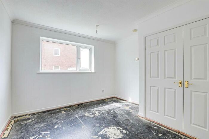 1 Bedroom Flat For Sale In Derwent Crescent, Arnold, Nottinghamshire, NG5