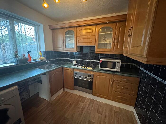 3 Bedroom Semi-Detached House To Rent In Carshalton, SM5