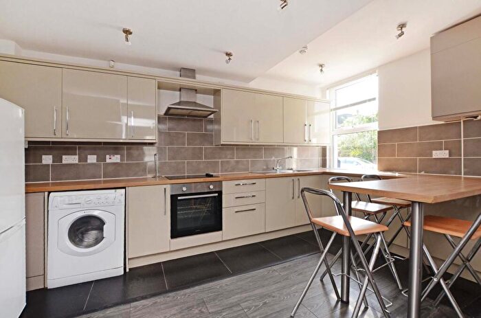 5 Bedroom House To Rent In Lancing Road, Sheffield, S2
