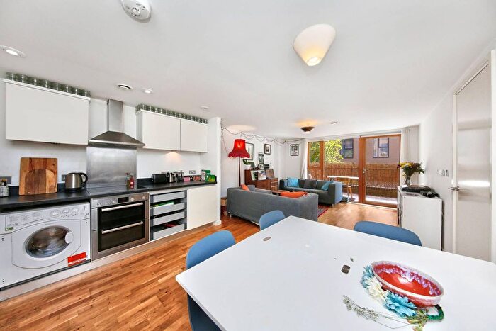 3 Bedroom Flat To Rent In Blackheath Hill, Greenwich, London, SE10