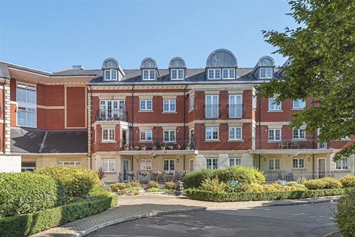 2 Bedroom Flat For Sale In Eastcote Road, Pinner, HA5