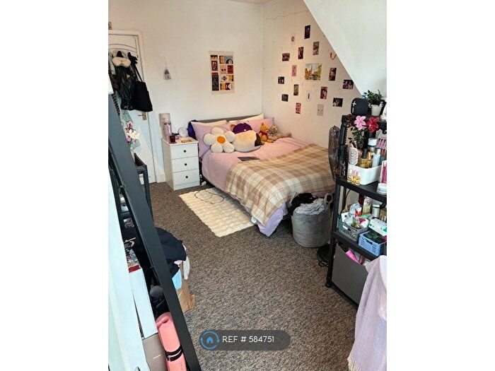 5 Bedroom Maisonette To Rent In Holdenhurst Road, Bournemouth, BH8