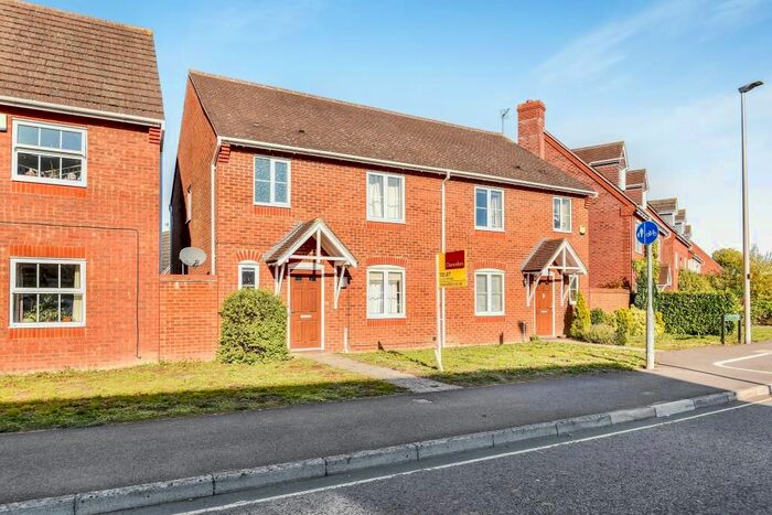 3 Bedroom Semi-Detached House To Rent In Thatcham, Berskhire, RG19