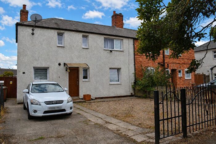 3 Bedroom Semi-Detached House For Sale In Beech Avenue, Newark, NG24
