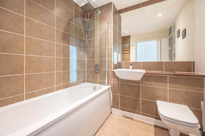 2 Bedroom Flat For Sale In Goldfinch Court, Child's Hill, London, NW11