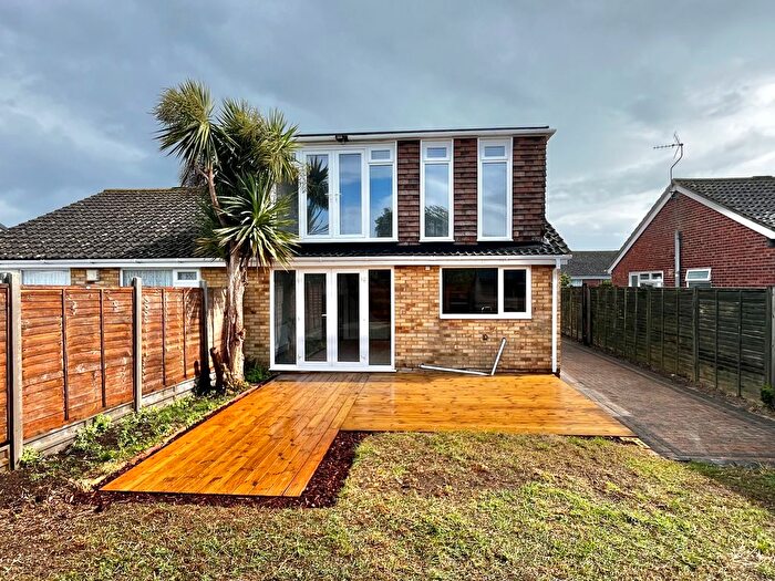3 Bedroom Bungalow For Sale In Laurel Avenue, Romney Marsh, TN29