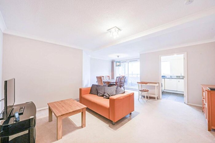 2 Bedroom Flat To Rent In Back Church Lane, Aldgate, London, E1