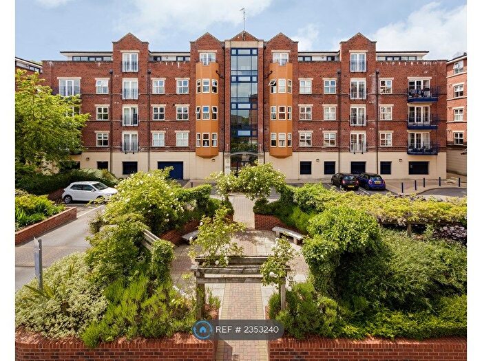 3 Bedroom Flat To Rent In Upper Headingley, Leeds, LS16