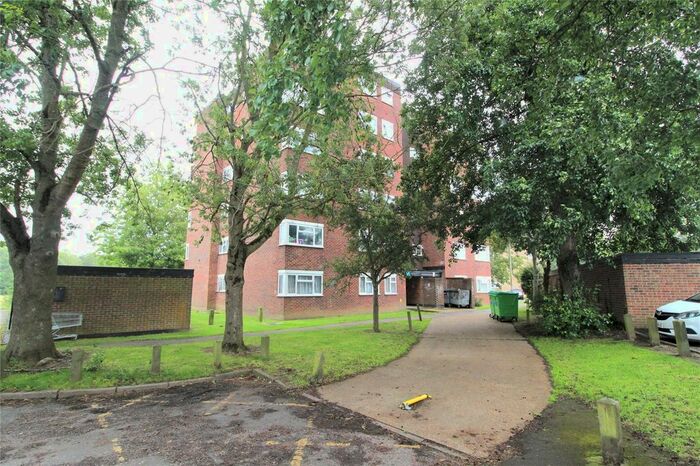 1 Bedroom Flat To Rent In Cressfield, Ashford, Kent, TN23