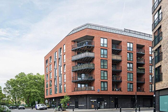 1 Bedroom Flat To Rent In Buckhurst Street, Bethnal Green, London, E2