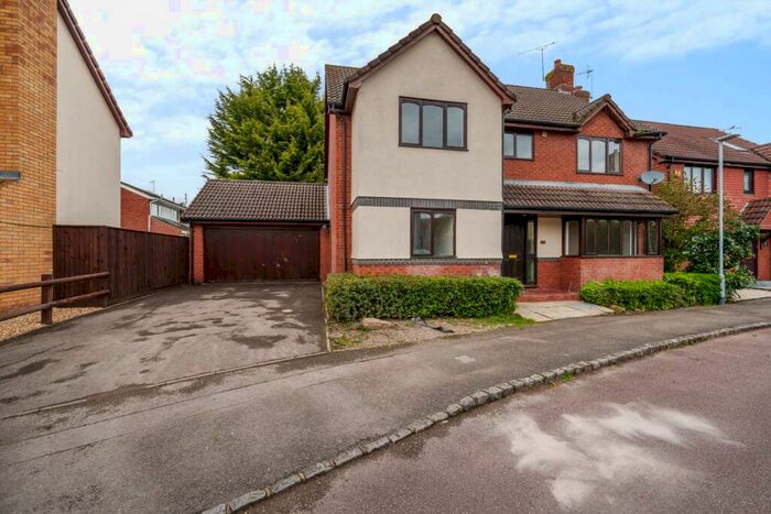 4 Bedroom Detached House To Rent In Woodward Close, Wokingham, RG41