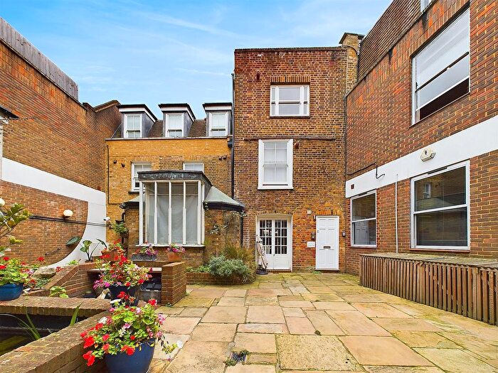 2 Bedroom Flat To Rent In Church Street, Twickenham, TW1