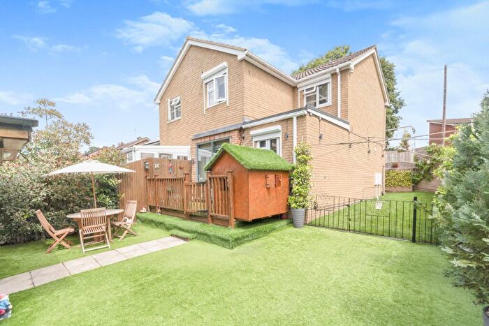 3 Bedroom House To Rent In Turpins Rise, Stevenage, SG2