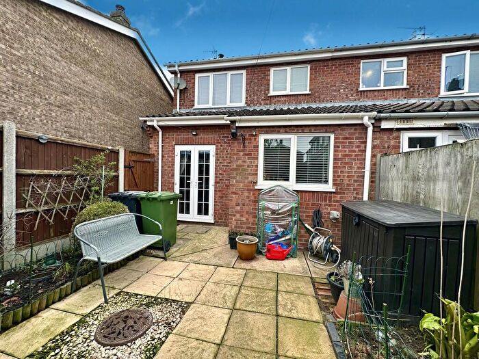 3 Bedroom End Of Terrace House For Sale In Fern Gardens, Belton, NR31
