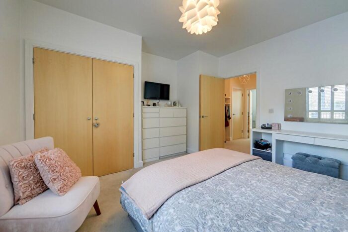 1 Bedroom Flat For Sale In Desvignes Drive, Hither Green, London, SE13