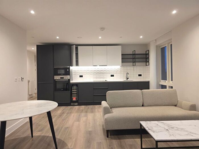 3 Bedroom Flat To Rent In Townsend Road, London, SE3