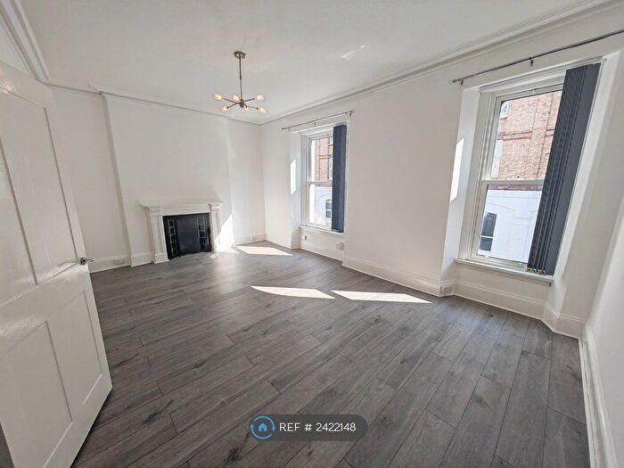 3 Bedroom Flat To Rent In Market Street, Torquay, TQ1