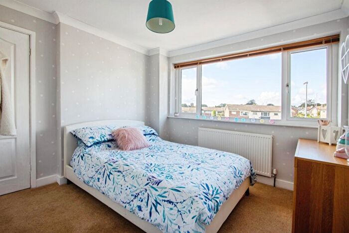 3 Bedroom Terraced House For Sale In Gray Court, Leeds, LS15