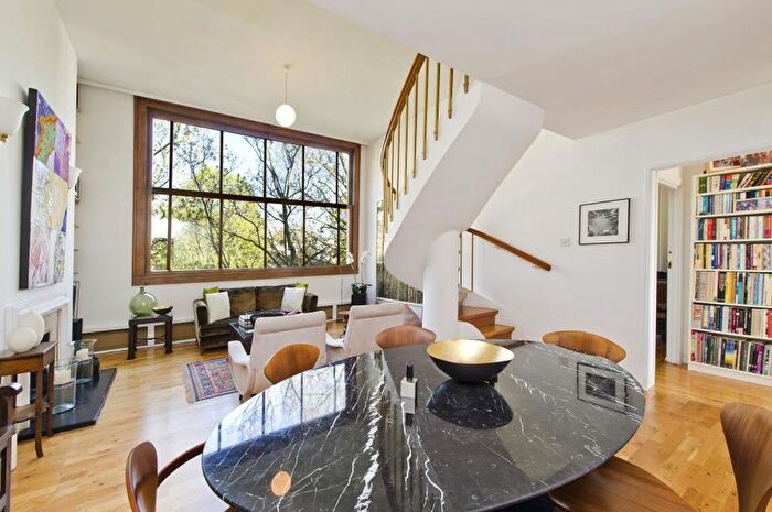 2 Bedroom Flat To Rent In Palace Gate, Kensington, W8