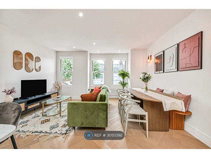 3 Bedroom Flat To Rent In Vanderbilt Road, London, SW18