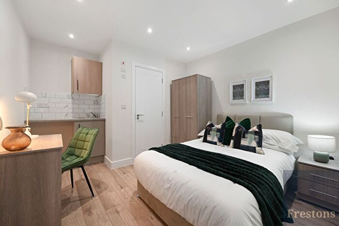 1 Bedroom Studio To Rent In Oakmere Avenue, Potters Bar, Hertfordshire, EN6