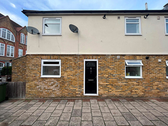 2 Bedroom Flat To Rent In Bloomfield Road, London, SE18