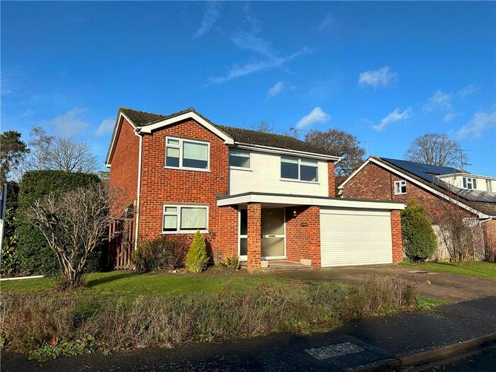 4 Bedroom Detached House To Rent In Evelyn Close, Woking, Surrey, GU22