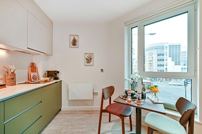 Maisonette To Rent In The Rex, Kingston, Kingston Upon Thames, KT1