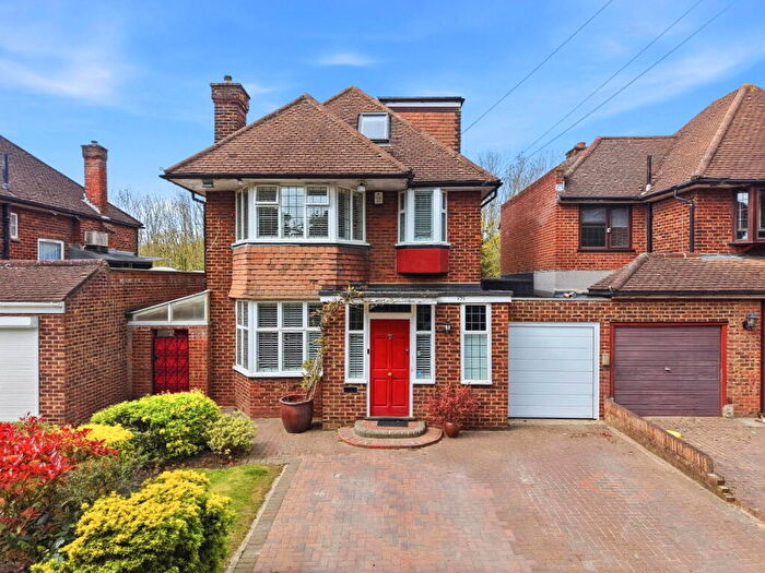 4 Bedroom Link Detached House For Sale In Salmon Street, NW9